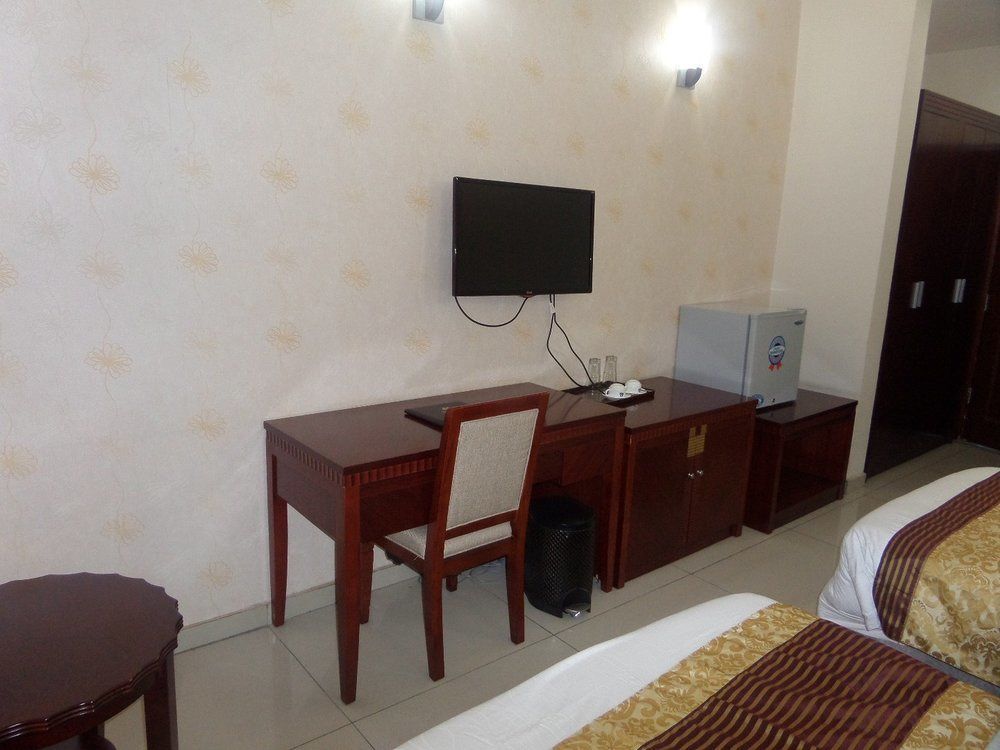 Barcelona Hotels, Abuja Mobushipe Exterior foto